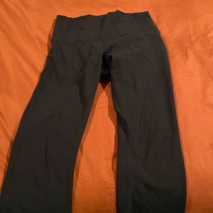 Lulu lemon wunder under leggings in navy. Size 8. 28”